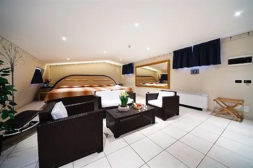 فندق Sechi With Parking 3*